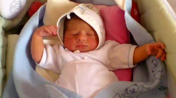 مادر این نوزاد را می شناسید / پلیس از مردم کمک خواست + عکس