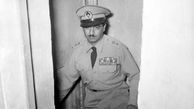 عکس/ سفر در زمان؛ «بختیار، اولین رئیس ساواک در حال آموزش تیراندازی به فرزندش»؛ دهه 30