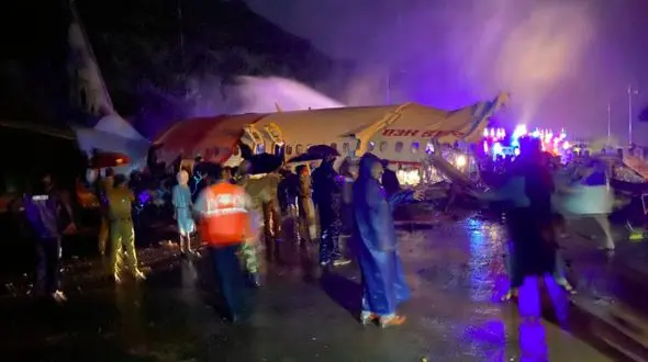 آمار جانباختگان سقوط هواپیمای مسافربری هند به 20 نفر رسید/  120 نفر مجروح + فیلم و عکس