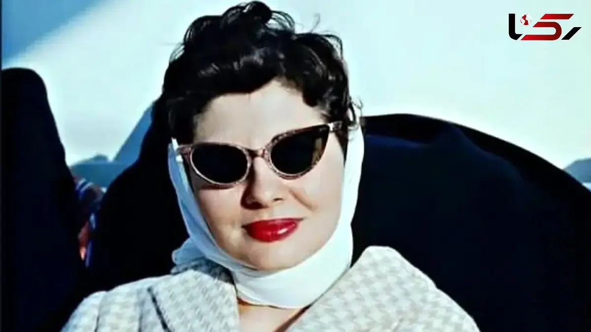 عکس/ سفر به ایام قدیم/  «ثریا اسفندیاری» در جشن تولد 69 سالگی اش؛ سال 80 