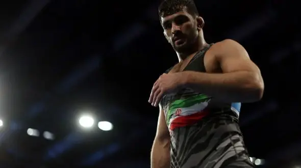 حسن یزدانی به تشک کشتی بر می گردد + عکس