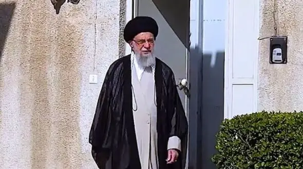 هدیه با ارزش رهبر معظم انقلاب به مهمانشان در بیت رهبری / حسادت یک دختر را برانگیخت