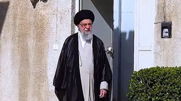 هدیه با ارزش رهبر معظم انقلاب به مهمانشان در بیت رهبری / حسادت یک دختر را برانگیخت