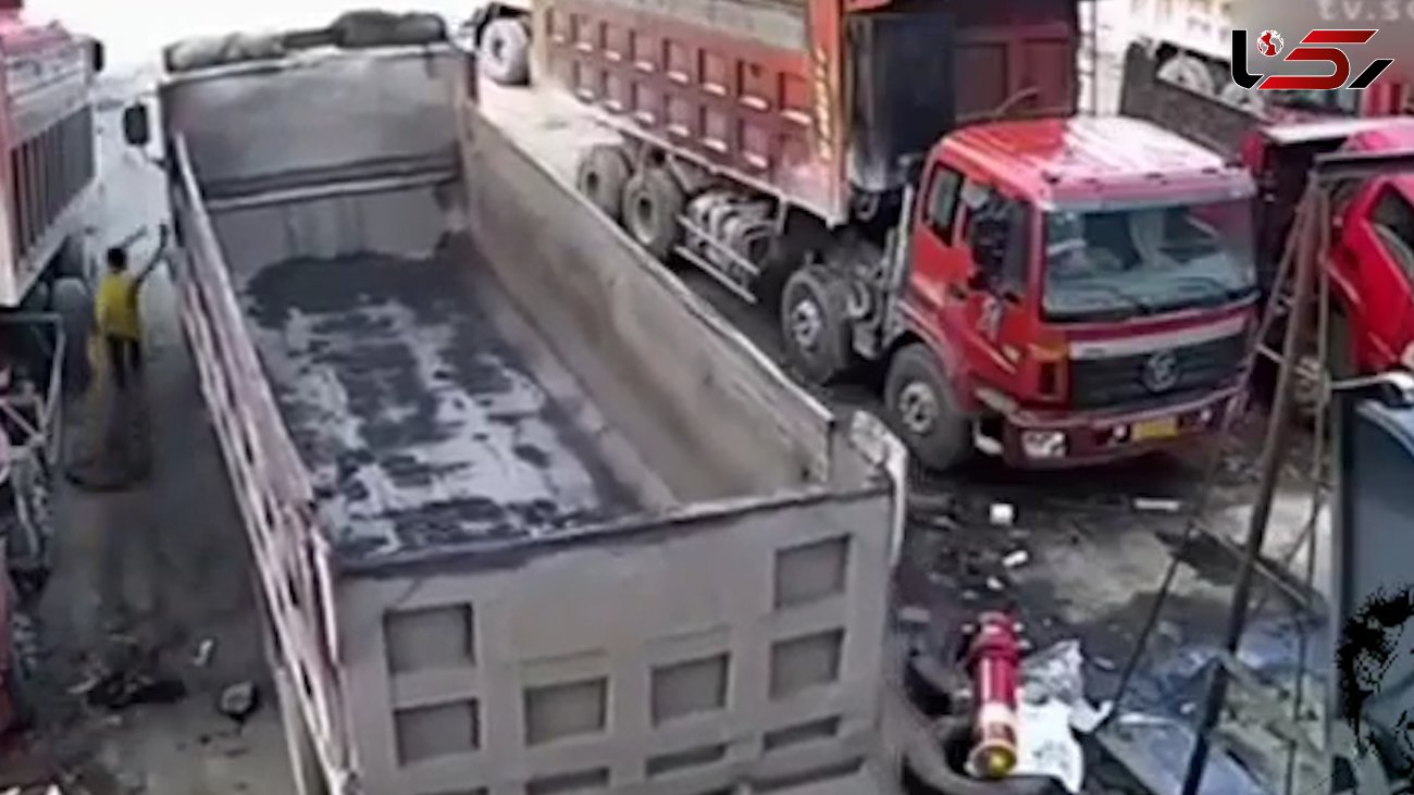 له شدن مرگبار یک مرد بین 2 کامیون ! + فیلم