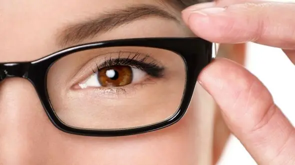 ترفندهای شگفت انگیز برای رفع مشکلات عینکی ها