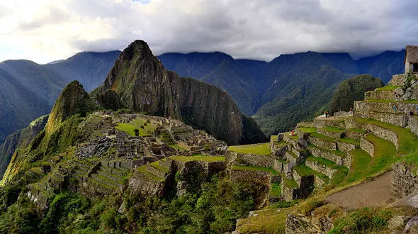 شهری باستانی با پله های مرگ +فیلم