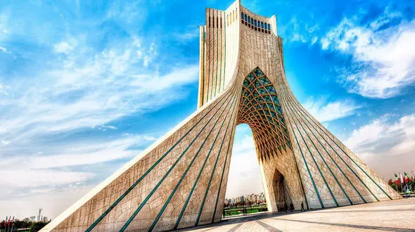 نماد تهران نم کشید / برج آزادی فرو می ریزد؟ +عکس