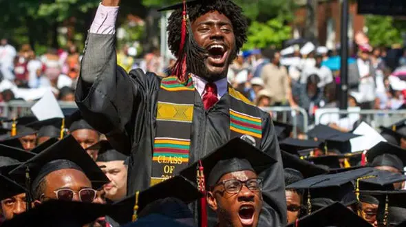 اقدام زیبای میلیونر آمریکایی برای دانش آموزان