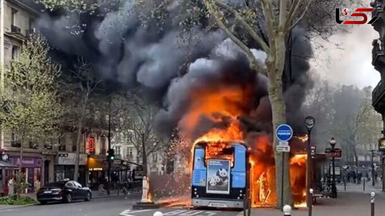 ببینید / آتش گرفتن یک اتوبوس برقی در شهر برادفورد انگلیس