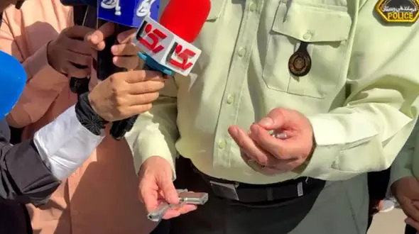 سردار محمدیان با نمایش تفنگ شاه کُش یک دزد: پلیس به خاطر مردم به دل خطر می زند