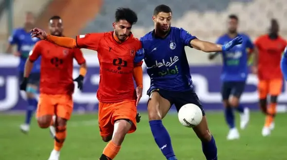 زمین فوتبال مس رفسنجان دهان باز کرد / چمن ها ناگهان بلعیده شدند + عکس ناباورانه