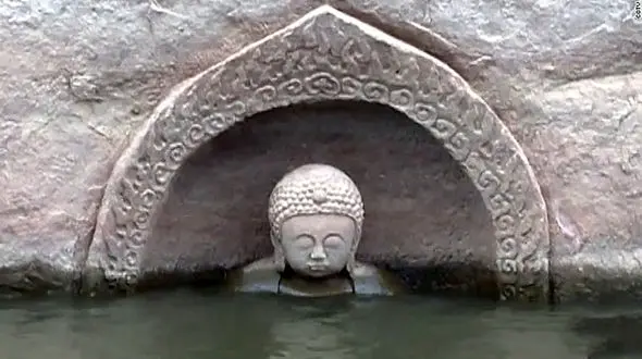 کشف یک مجسمه 600 ساله بودا از زیر آب+ تصاویر 