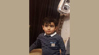 مرگ دردناک کودک 5 ساله کرجی در میان نرده های حیاط ! + عکس