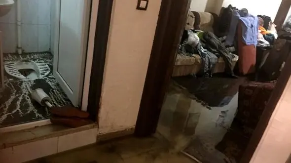 فیلم ورود سیلاب به خانه های ساکنان پردیس در استان تهران 