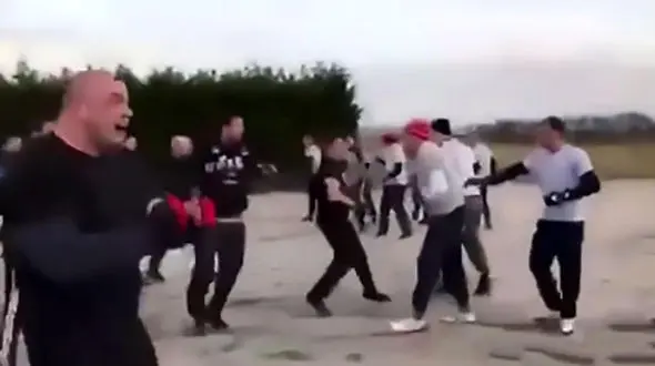 40 جوان با سر و صورت خونین دستگیر شدند / فیلم درگیر وحشیانه دست پلیس افتاد+ فیلم و عکس