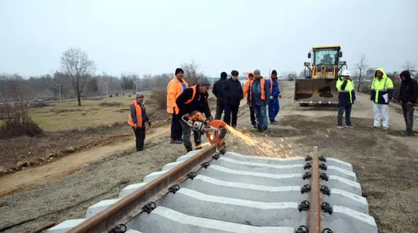 اتصال ۵ مرکز استان به شبکه ریلی تا پایان۹۶