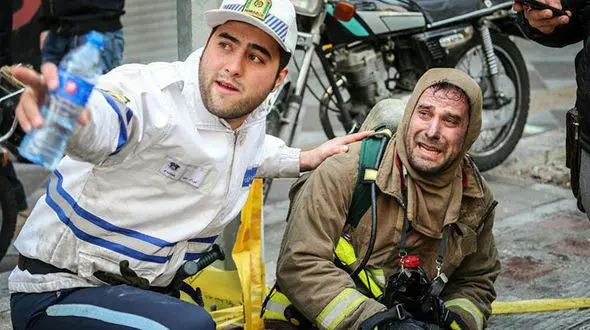 تماس آتش نشانان از داخل پلاسکو: ما زنده هستیم