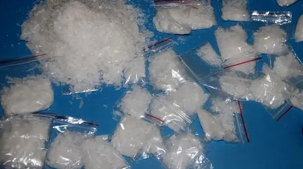 دستگیری قاچاقچی مواد مخدر با 2.5 کیلو شیشه در آبادان