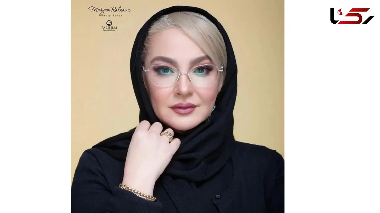 لاله صبوری با یه دسته گل نارنجی منتظر اومدن عزیزشه