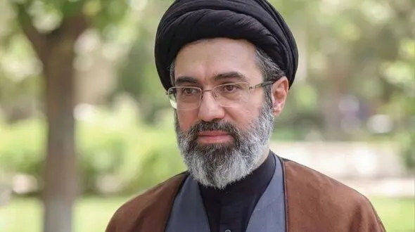 تشریح دقیق وضعیت سلامت آیت الله مجتبی خامنه ای / ساعت 12 ظهر بود رهبری را به بیمارستان سینا آوردند نه قطع عضوی بود نه جراحتی در صورت فقط ...