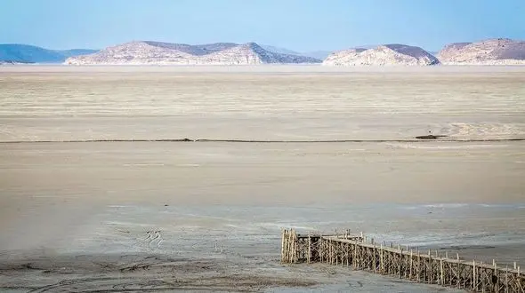 ادامه سیاست سکوت در مورد دریاچه ارومیه / امسال کشاورزان نه هندوانه کاشتند نه خربزه