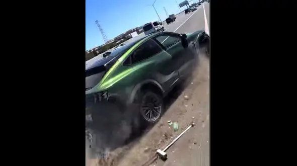 تصادف عجیب فورد موستانگ برقی در سانفرانسیسکو