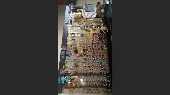 39 شیء از ادروار مختلف تاریخ در همدان کشف شد!