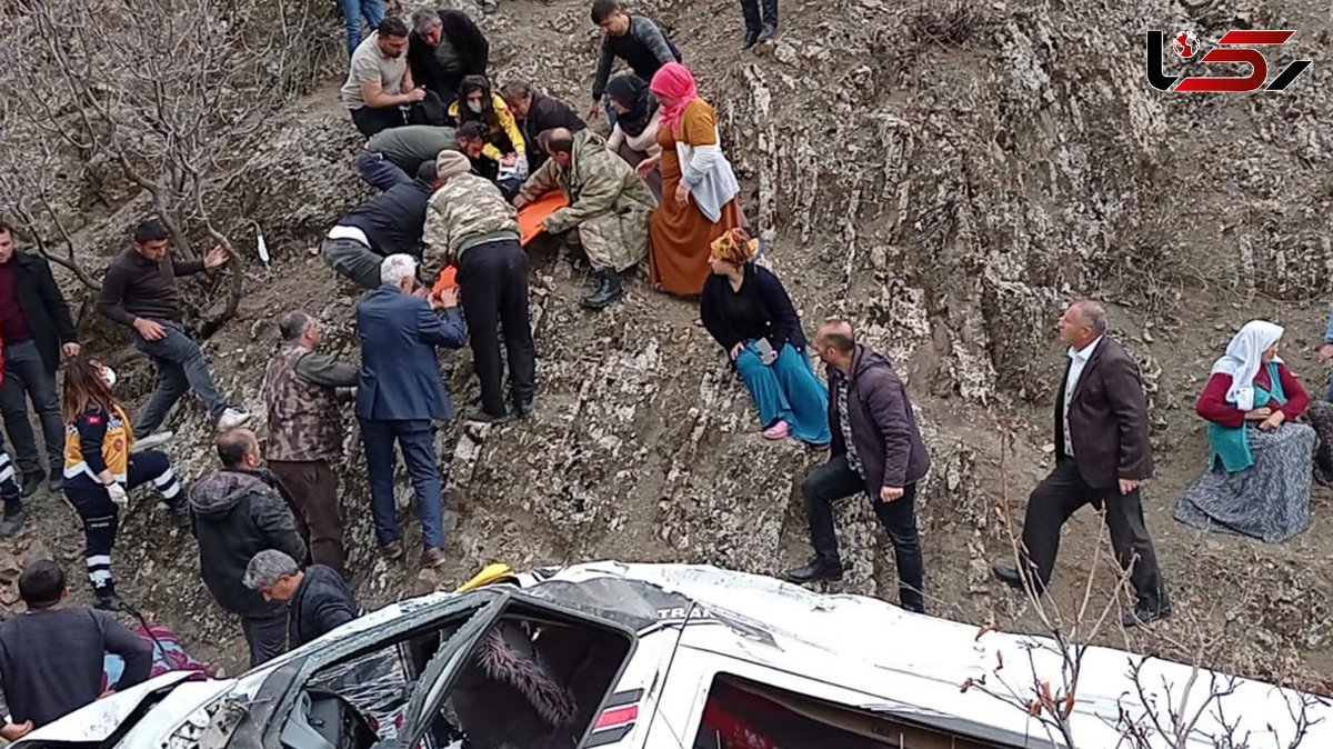 سقوط مرگبار مینی بوس دانش آموزان به دره / خواهر و برادر در دم جان باختند + عکس