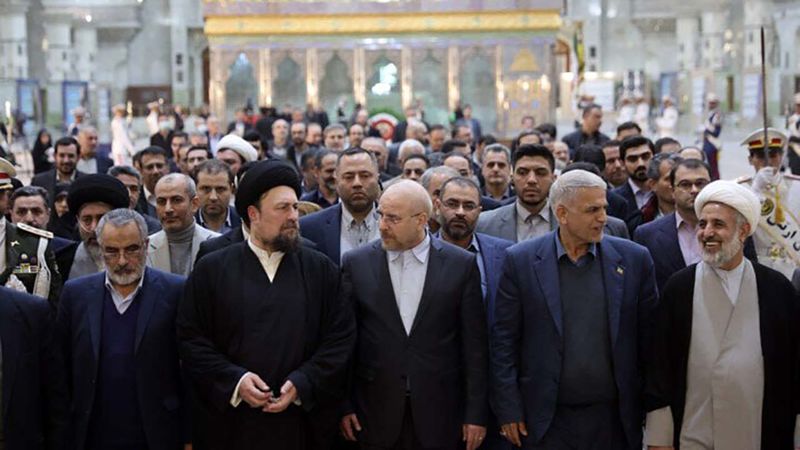 محمد باقر قالیباف ، رئیس مجلس شورای اسلامی که به اتفاق نمایندگان مجلس در حرم مطهر امام راحل با آرمان‌های بنیانگذار کبیر انقلاب اسلامی تجدید میثاق کرد