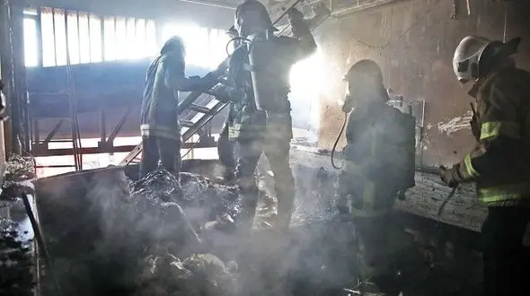 عکس ها و فیلم هولناک از آتش سوزی کامیون بار میوه در مشهد