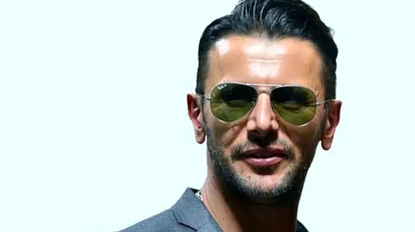 فیلم گریه های امین حیایی در صحنه قتل داریوش مهرجویی و همسرش ! / دخترش صحنه بدی دیده است !