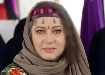 فیلم / فریبا متخصص : من و مهران مدیری ازدواج کردیم آخه اینجوری گفتن ؟! / شوهرم خیلی دلخور شد اینو شنید / چون چشمم آبیه مامان ارسلان قاسمی ام ؟! / نیم دونم دنبال چین اینا !