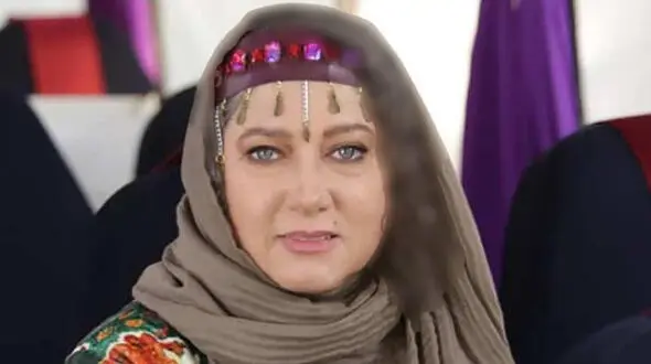 فیلم / فریبا متخصص : من و مهران مدیری ازدواج کردیم آخه اینجوری گفتن ؟! / شوهرم خیلی دلخور شد اینو شنید / چون چشمم آبیه مامان ارسلان قاسمی ام ؟! / نیم دونم دنبال چین اینا !