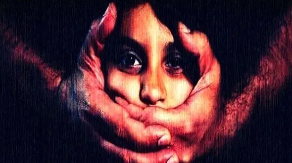 کار بیشرمانه پسر 20 ساله با دختر 7 ساله همسایه /آمریکا