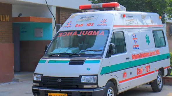 قفل شدن درب آمبولانس جان یک نوزاد را گرفت + عکس