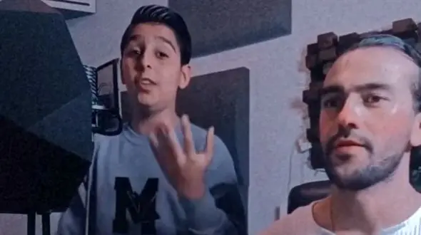 فیلم صدای جادویی پسربچه با ترانه هایده ! / صدای خانم خواننده را زنده کرد !