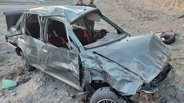 نجات معجزه آسای دختر 3 ساله بعد از واژگونی ماشین در اتوبان سهند_تبریز / یک مرد و زن جان باختند