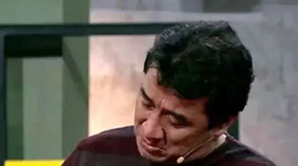 خداداد عزیزی: تو یخچالمون هیچی پیدا نمی شد ؛ وقتی گشنه ام میشد نون رو روش روغن نباتی و رُب می مالیدیم، ساندویچ پیچ می کردیم می خوردیم