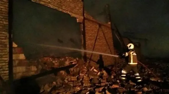 کارگاه مبل‌سازی در آتش سوخت / در تهران رخ داد + فیلم