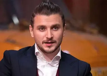 فیلم/ سوتی خنده دار دارا حیایی جلوی بازیگر معروف زن/ با شلوارک پاره و تی شرت کثیف از خجالت فرار کردم