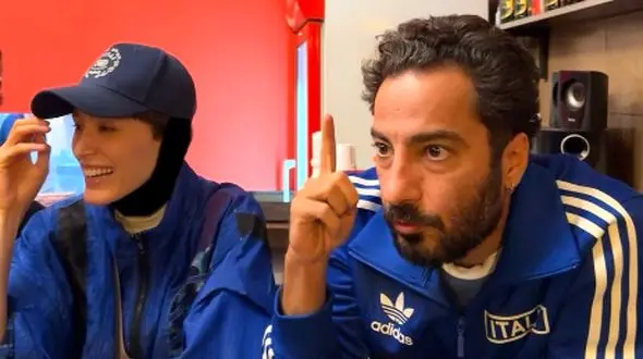 نگاهی به حضور زوج عاشق سینمای ایران، نوید محمدزاده و همسر افغانستانی‌اش در اجرای زیبای علی زندوکیلی در تئاتر+ویدئو