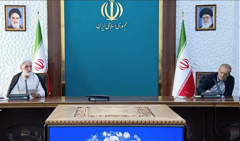 نشست مسعود پزشکیان رییس جمهور و حجت الاسلام محسنی اژه ای رییس قوه قضائیه هم‌اندیشی با اعضای مجمع کارآفرینان ایران