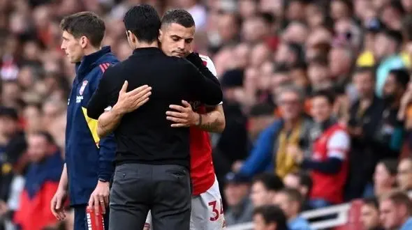 چمدانهایم را بسته و آماده رفتن از آرسنال بودم