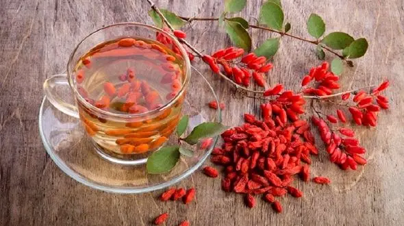 با یک فنجان دمنوش زرشک به جنگ بیماری ها بروید+دستور تهیه در خانه