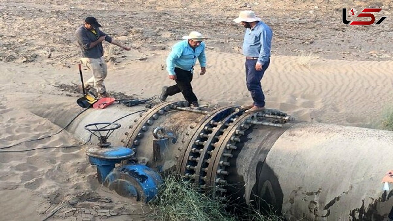 تعمیرات خط انتقال آب یزد ادامه دارد / احتمال قطعی ۴۸ ساعته آب + فیلم لحظه تخریب خط انتقال آب اصفهان به یزد