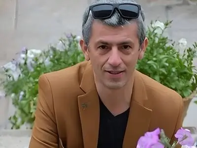 از تخته‌ سیاه تا قاب تلویزیون؛ نگاهی به زندگی هنری سیروس همتی در روز تولدش