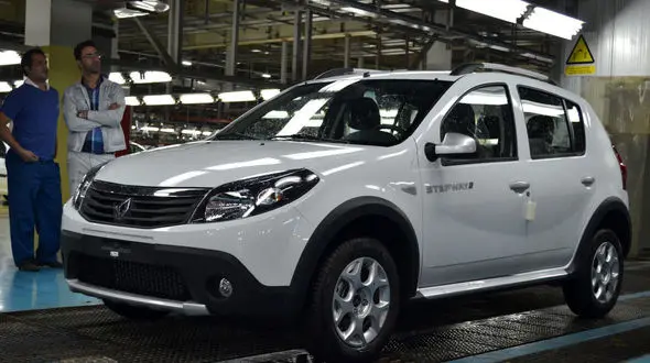 انبار پُر از ماشین سایپا / نمی فروشند تا گران شود تا سود کنند ! 