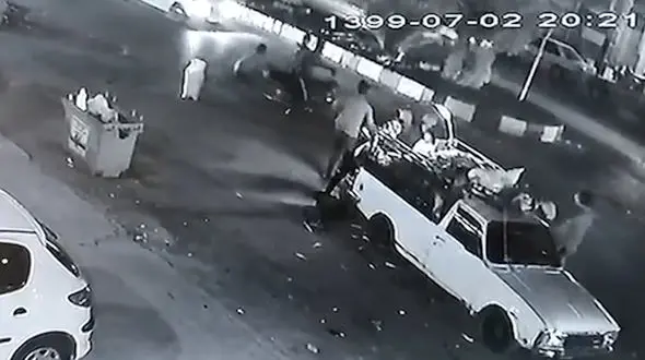 ویدئویی دلهره‌آور از زورگیری موبایل در آبادان / مردم حریف آنها نشدند