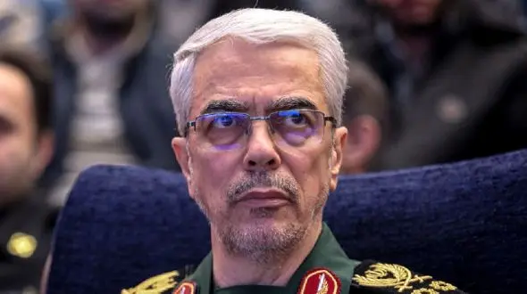 عکس سفر در زمان / اوج جوانی «سردار باقری، رحیم صفوی و سردار سلیمانی» کنار هم در جبهه / دهه 60