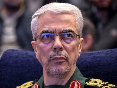 عکس سفر در زمان / اوج جوانی «سردار باقری، رحیم صفوی و سردار سلیمانی» کنار هم در جبهه / دهه 60